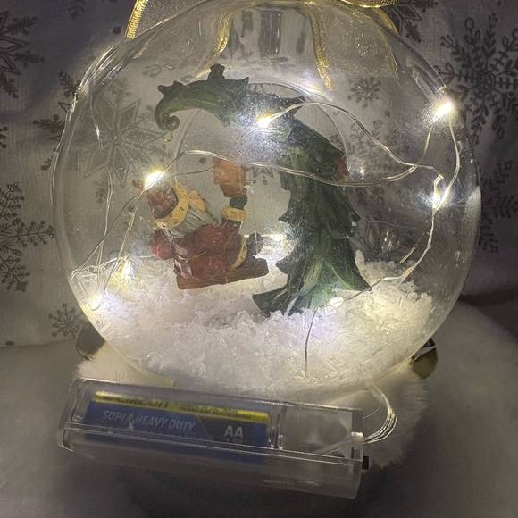 Festive Santa Snow Globe lights up candle one of a kind - Picture 9 of 10